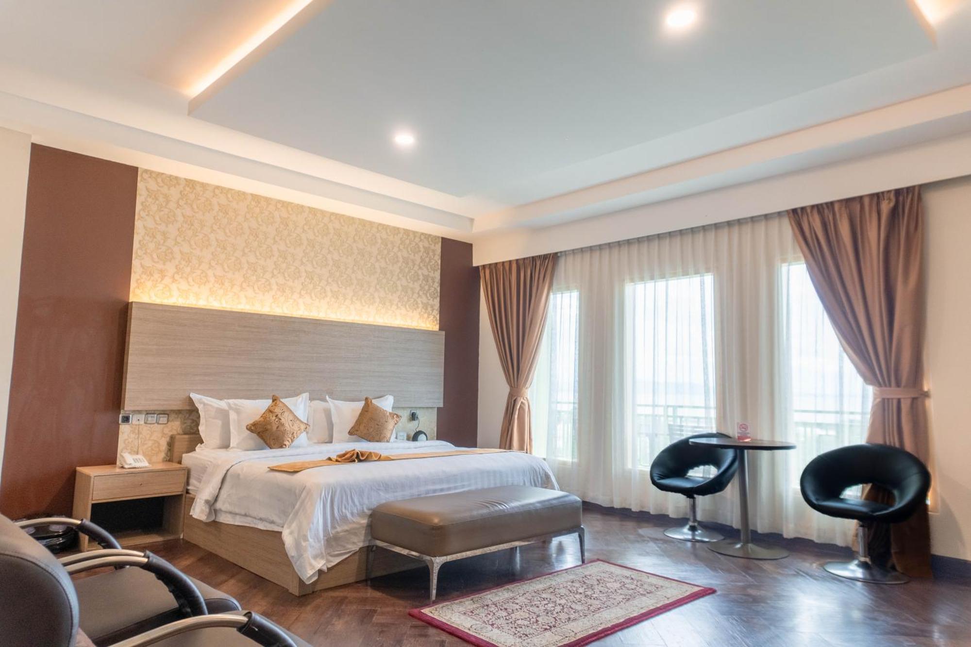 Muara Hotel And Mall Ternate Exterior foto