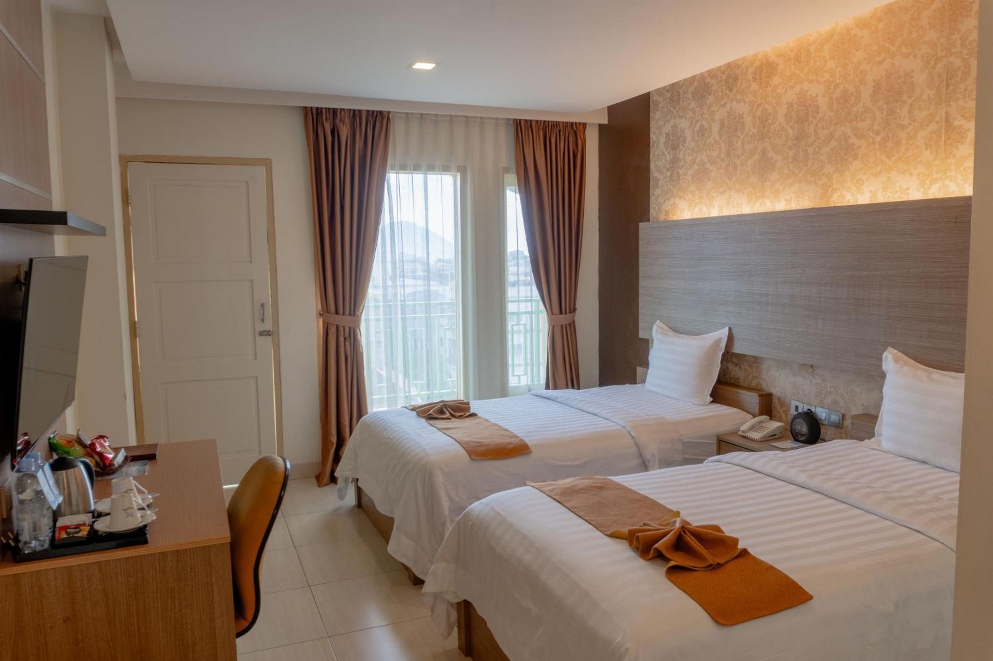 Muara Hotel And Mall Ternate Exterior foto