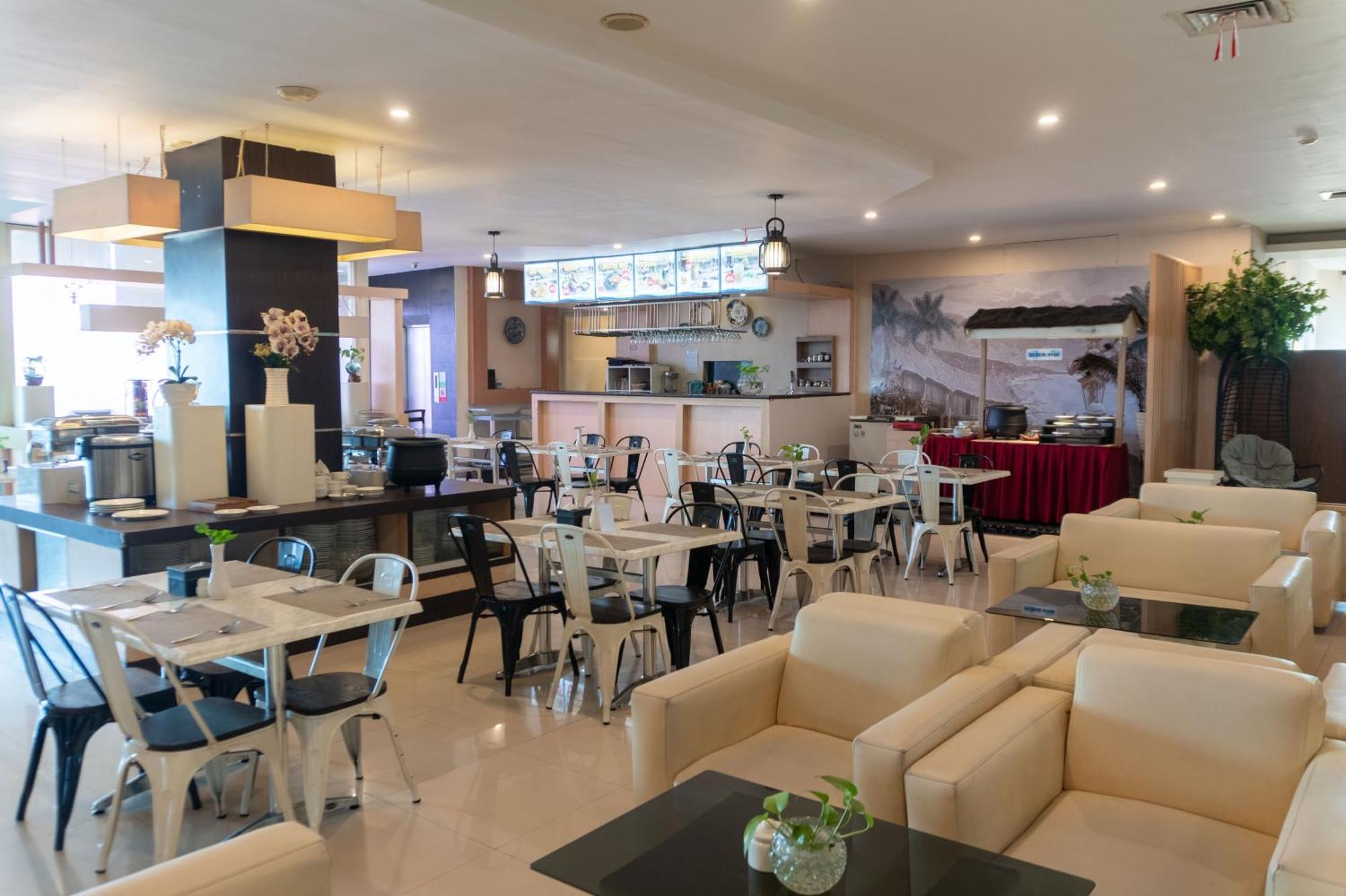 Muara Hotel And Mall Ternate Exterior foto